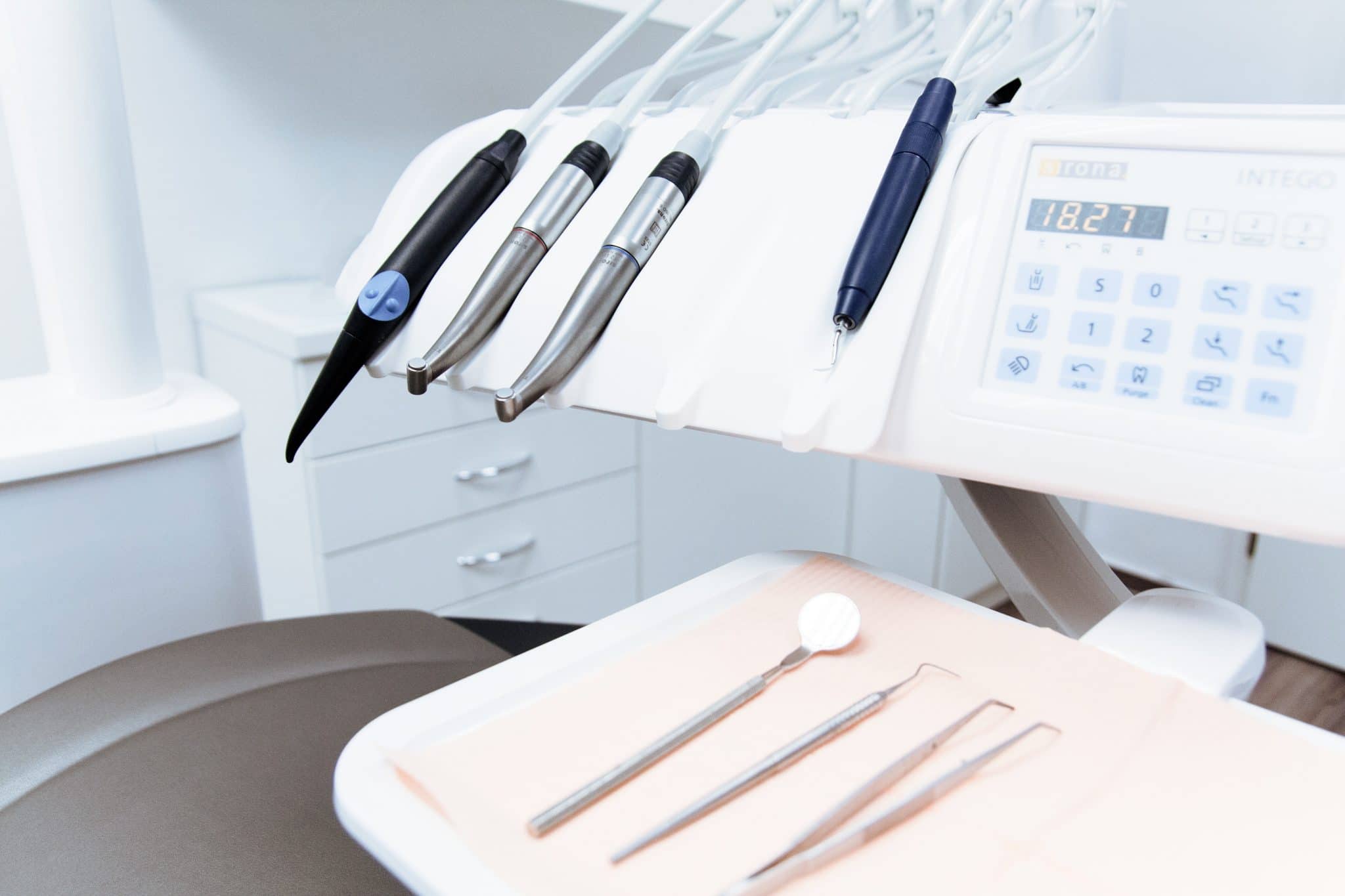 cosmetic-dentistry-in-toronto-2 dentist-tools