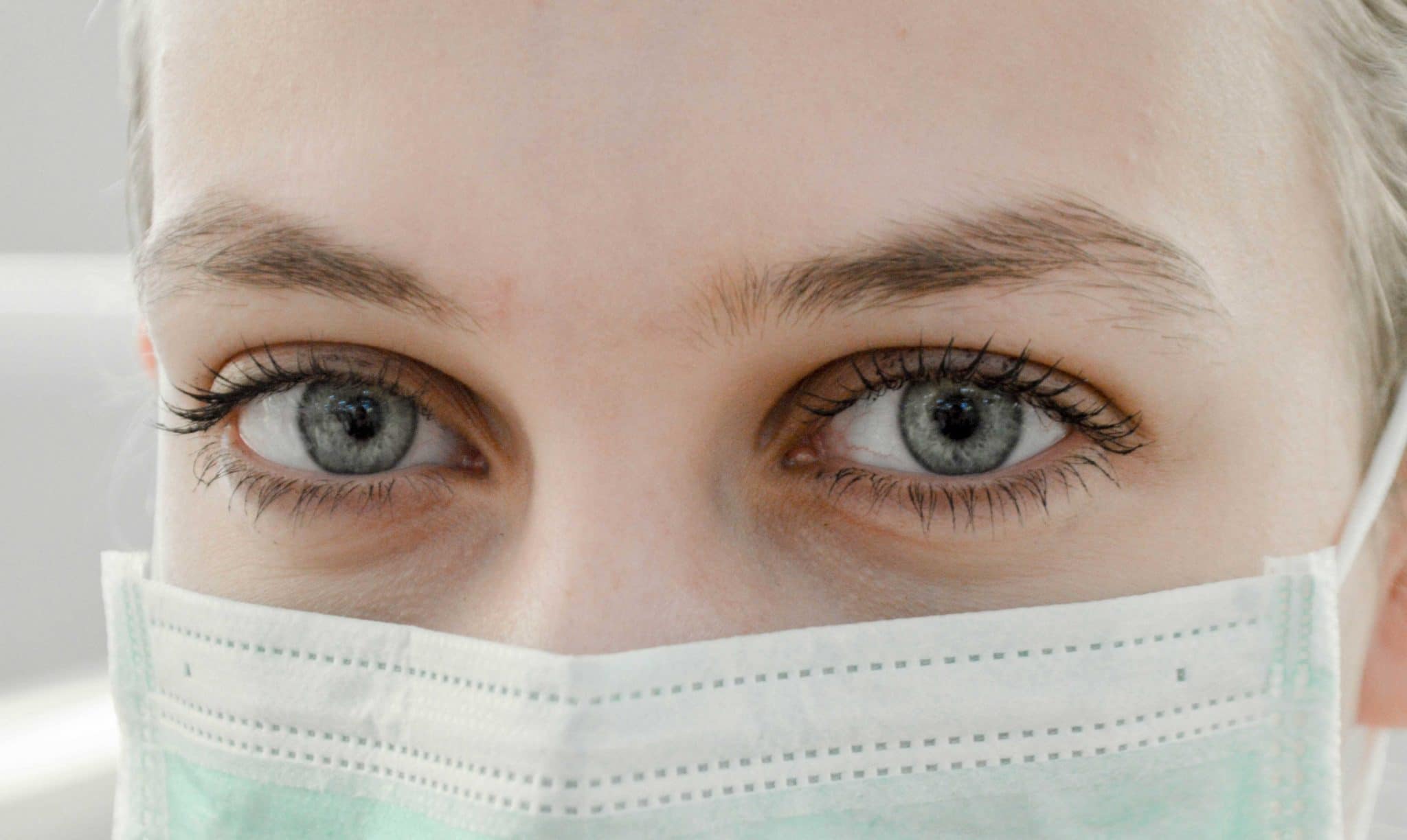 Can you tell if your dentist is lying by looking in their eyes?
